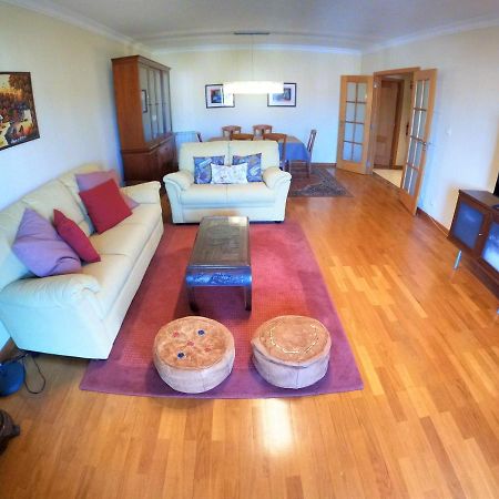 Lisbon 2 Bedroom Apartment With Balcony In Algés Exterior photo