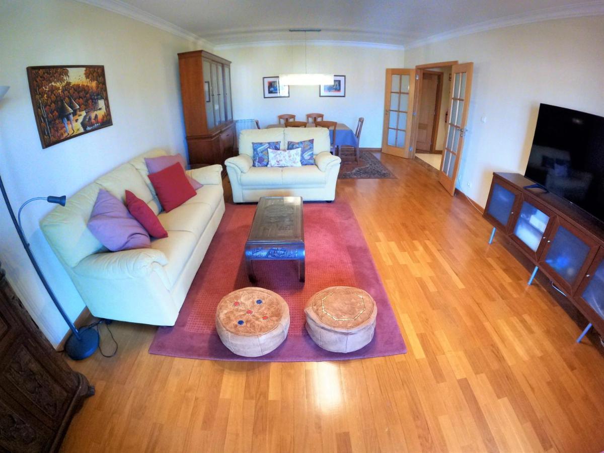 Lisbon 2 Bedroom Apartment With Balcony In Algés Exterior photo