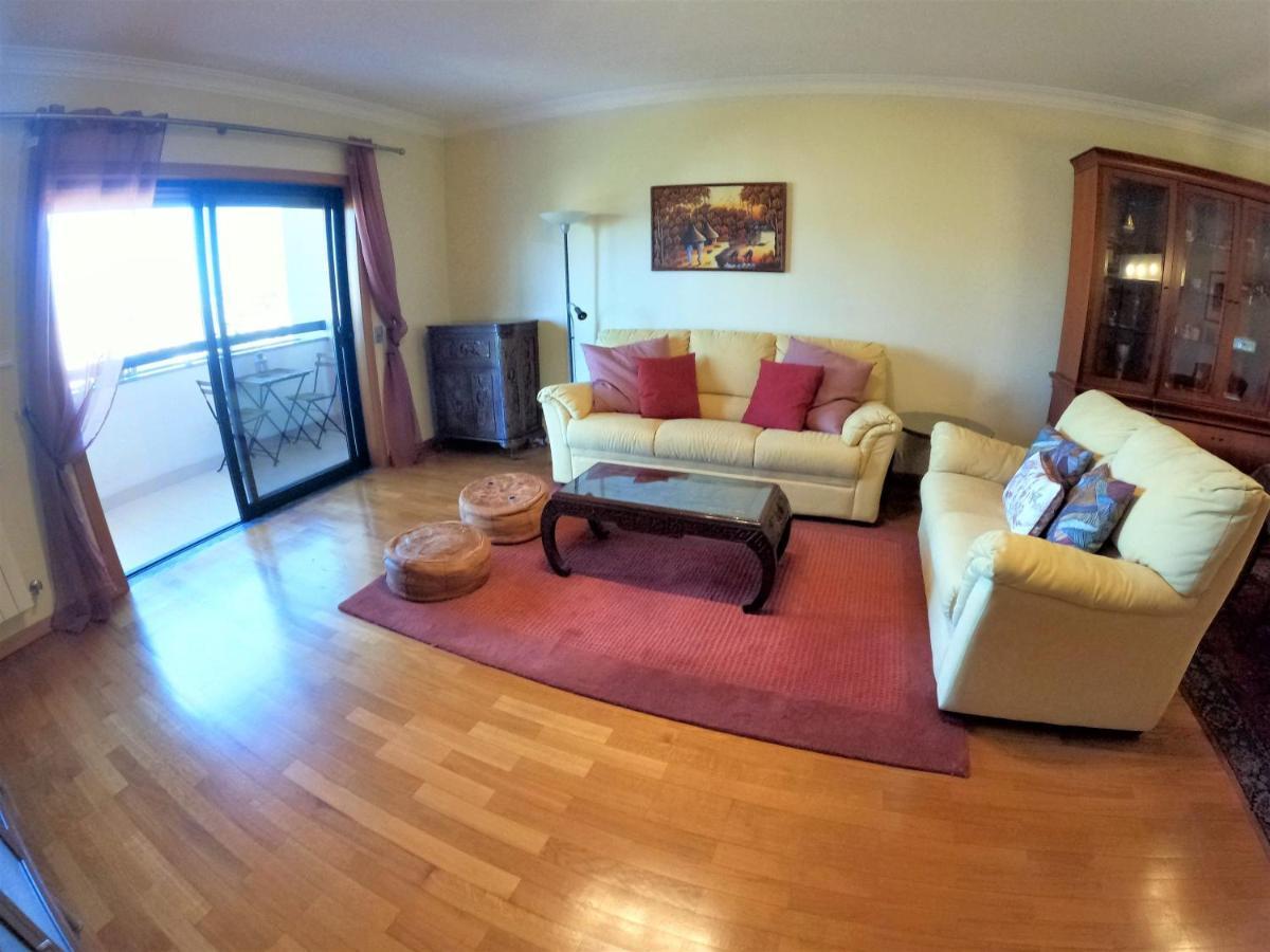 Lisbon 2 Bedroom Apartment With Balcony In Algés Exterior photo