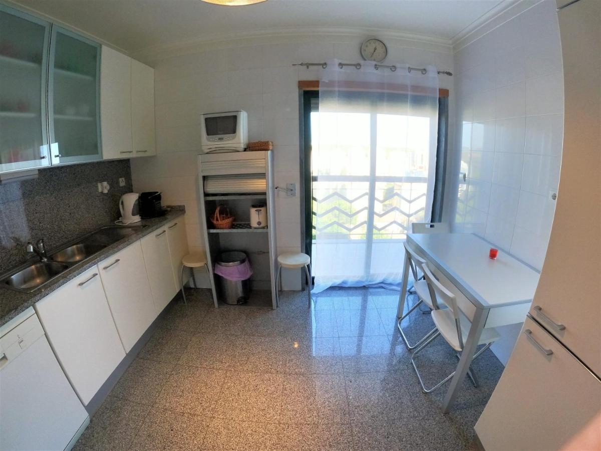 Lisbon 2 Bedroom Apartment With Balcony In Algés Exterior photo