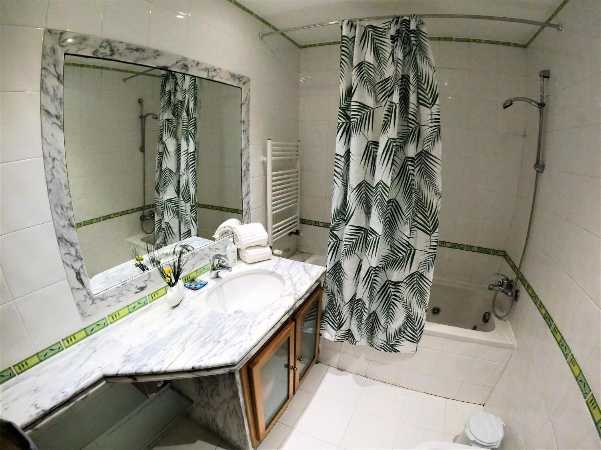 Lisbon 2 Bedroom Apartment With Balcony In Algés Exterior photo