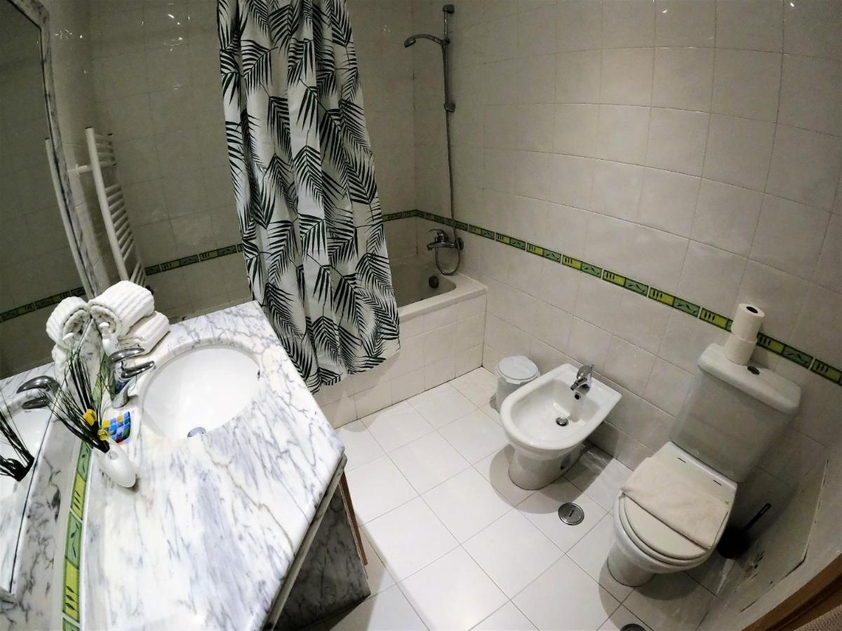 Lisbon 2 Bedroom Apartment With Balcony In Algés Exterior photo