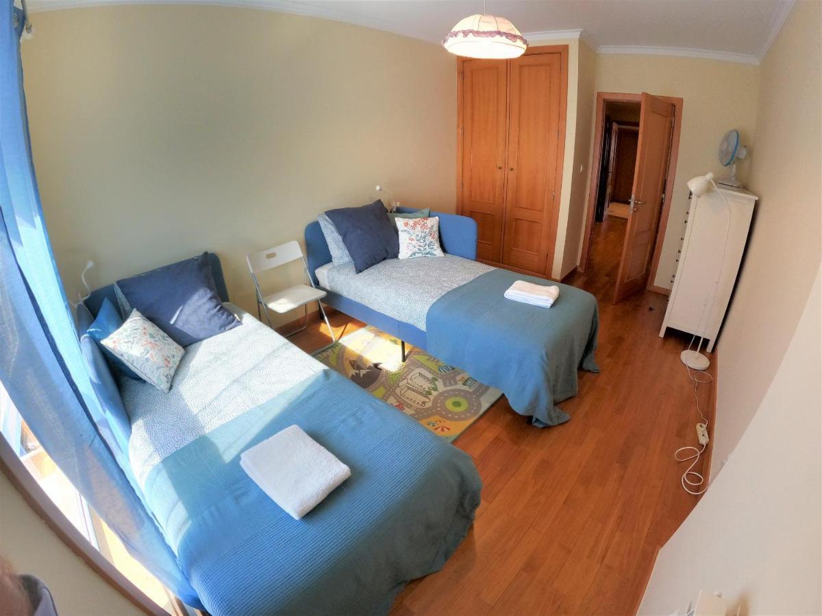 Lisbon 2 Bedroom Apartment With Balcony In Algés Exterior photo