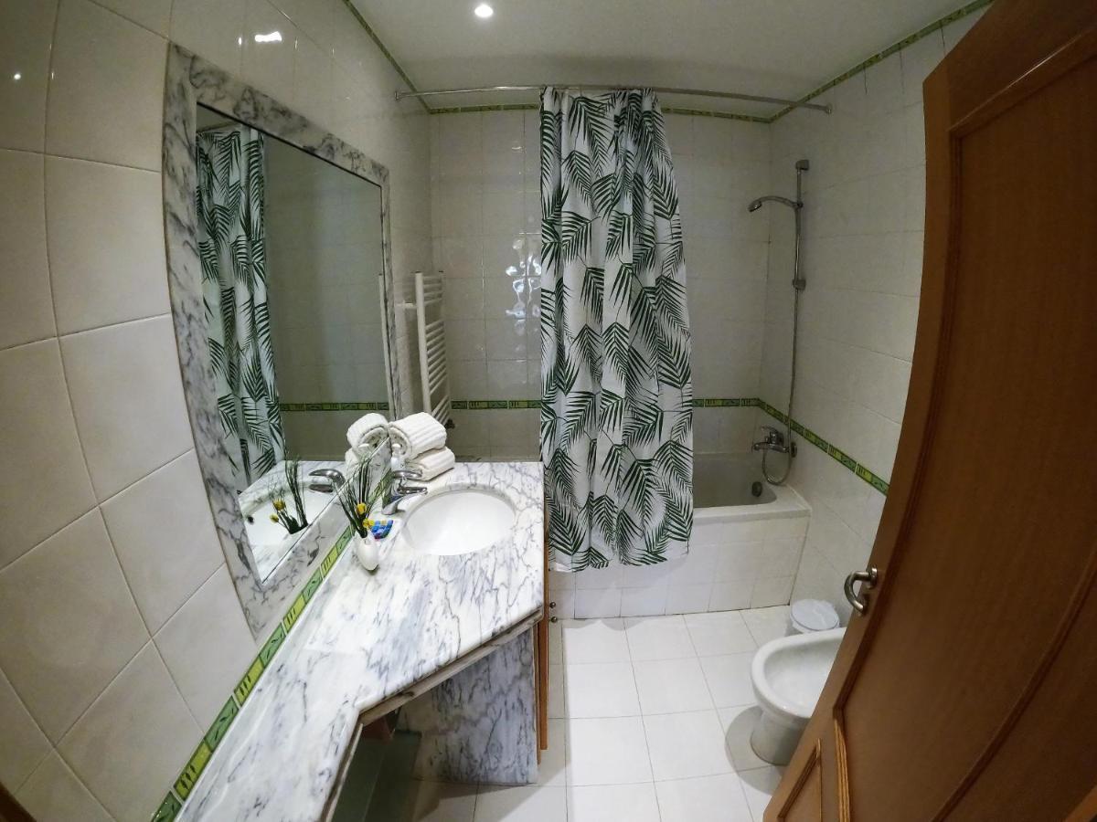 Lisbon 2 Bedroom Apartment With Balcony In Algés Exterior photo